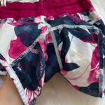 Lululemon  Tracker Shorts inky floral Photo 6