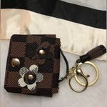 1 PC CREATIVE LEATHER FLOWER KEY CHAIN Black Photo 2