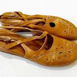 Hispanitas Tan Leather Mary Janes Women’s Size 38 EU Floral Cutout Embroidered Photo 4
