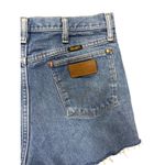 Wrangler  Womens Blue Denim Cutoff Shorts Distressed Frayed Hem Size 34x30 Photo 5