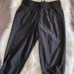 prAna Women’s black Uptown Pleated Cropped 23” Photo 4