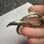 Fish Wire Design Gold Tone Brooch Pin Photo 1