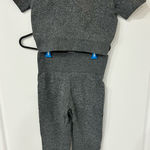 Women 2 Piece Seamless Short Sleeve Top & Leggings Size Medium Gray Photo 0