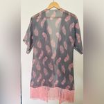 LuLaRoe Gray and Pink Feather Kimono Women’s Sz Small Photo 4