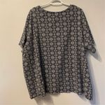 Catherines ‎ Women's Plus Size 26 Geometric V-Neck Short Sleeve Top Photo 4