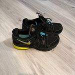Nike women Black and Yellow Athletic Sneakers Photo 2