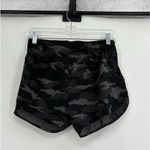 Athleta  mesh racer short 4”‎ camo xs Photo 1
