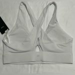 Fabletics OASIS TWIST MEDIUM IMPACT SPORT BRA WHITE Photo 7