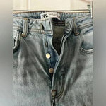 ZARA Light wash  jeans. Split at the front on both sides. Size 4. Photo 2