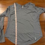 Under Armour  HeatGear Long Sleeve Athletic Top Gray Semi Fitted Zipper Pocket XL Photo 5