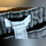 Forever 21 🏷️🏷️Women 33 Black wash, high rise, wide leg denim jeans Photo 4