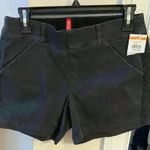 Spanx  Stretch Twill Shorts 6"  NWOT size Medium Photo 0