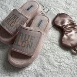 True Religion Slippers Open Toe Large 8-9 Pink Horseshoe Photo 1