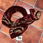 NWT The Met Tudor Rose Velvet Scarf Red Photo 1
