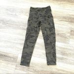 Strut this  Camo high  rise crop pant Photo 2