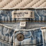 Abercrombie & Fitch Abercrombie Curve Love Ultra High-Rise 90s Straight Jeans Photo 2