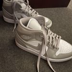 Nike Air Jordan 1  Mid Photo 1