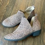 Universal Threads Universal thread leopard print ankle boots Photo 2