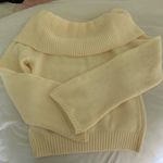 Elegant Cream Off Photo 0