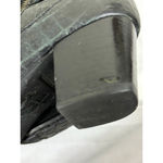 Women's Born Knee Photo 7