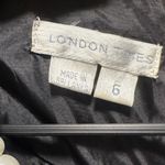 London Times  mob wife funeral Black Sleeveless Dress w pearl necklace sz 6 Photo 2