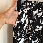 Hue  Black White Floral Loafer Skimmer Pants Photo 4