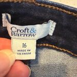 Croft & Barrow  Bermuda Length Stretchy Jean Shorts Women’s Size 16 Photo 2