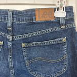 Lee  Capri Jeans Womens Sz 8M Mid Rise Regular Fit Medium Wash Stretch Photo 3