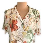 Alfred Dunner Vintage Top Short Sleeved Crinkled Fabric Tonal Tan Flower Detail Photo 1