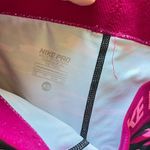 Nike PRO Pink Camo Dri-Fit Capri Leggings Pants Womens Size XS Athletic Yoga Photo 3