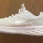 Nike Revolution 6 Shoes Photo 2