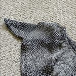 Violet+Claire  Black and Gray Patterned Blouse Photo 3