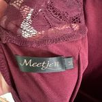 Meet Jen Elegant Lace Sleeveless Dress Photo 3