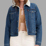Levi's NWOT  Women's Original Sherpa Trucker Jacket Sz Small Photo 0
