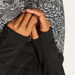 Lululemon  Black Quilted Hooded Jacket Size 4 – Lightweight Insulated Activewear Photo 8