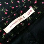 Levi's Levi’s Mid Length Ditsy Floral Black Rose Print Shorts Photo 2