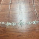 David's Bridal David’s Bridal Ivory Scalloped Edge Veil Photo 5