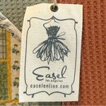 easel Color Block Thermal Top with Daisy Patch in Sage Rust Combo Size Small Photo 2