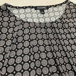 Roz & Ali  | Black & White Medallion Print Sleeveless Top | Large Photo 2