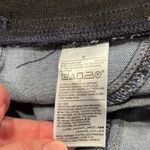 Old Navy  women’s rockstar pull on distressed jegging size 8. Photo 6