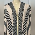 Forever 21 🖤💛 Black and Cream Patterned Knit poncho size S/M oversize 🖤💛 Photo 4