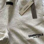 Fear of god Essentials  Shorts – Light Oatmeal L Photo 1