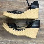 Mudd Y2K Cork Wedge Sandals Heels Size 9.5 Black/Tan Summer Vacation Beach Photo 3