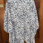 Karen Kane Womens size XL Sheer Drape Front Blouse. Photo 2