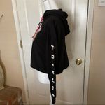 Friends Cropped Hoodie Black Photo 3