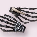 2pcs Halloween Skeleton Hand Decor Hair Clips Photo 1