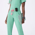 FIGS Kade Cargo Scrub Pants Surgical Green Photo 0