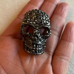 Black rhinestone skull brooch Photo 1