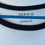 Torrid  White Classic Fit Crew Neck Ringer Heart Tee Size 2/2X 0596-OC Photo 4