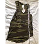 Women’s Camo v Photo 3